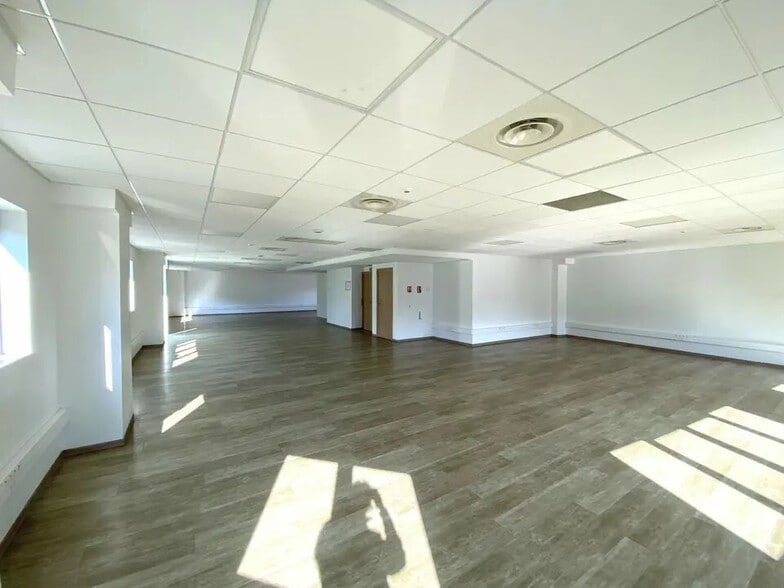 Office in Nice for lease - Interior Photo - Image 3 of 6