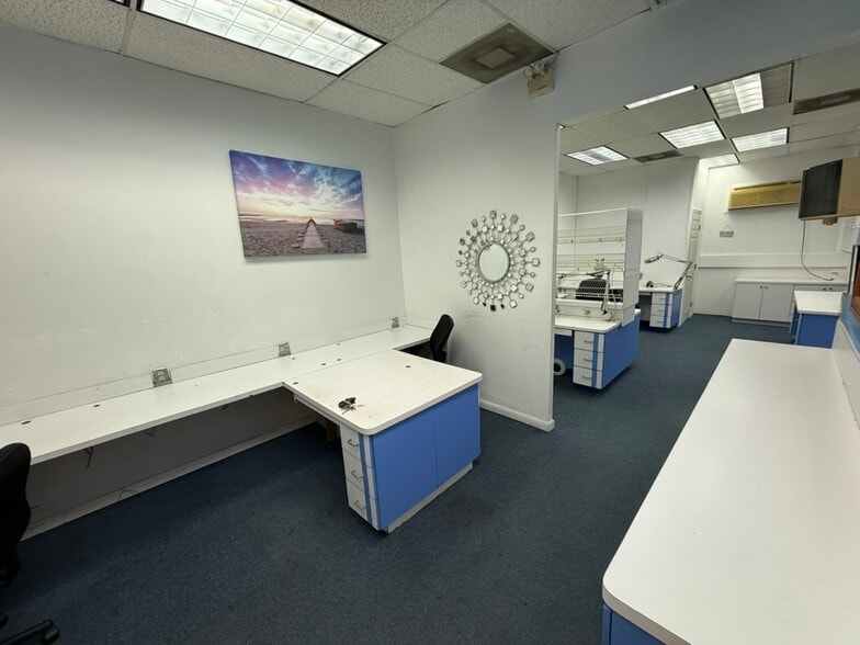 7700 W 24th Ave, Hialeah, FL for lease - Building Photo - Image 3 of 9