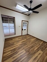 201 E Bridge St, Granbury, TX for lease Interior Photo- Image 2 of 7