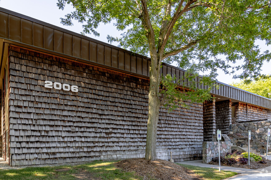 2000 Hogback Rd, Ann Arbor, MI for lease - Building Photo - Image 3 of 27