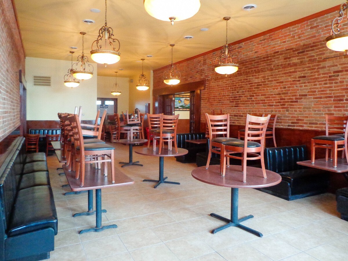 156 W Arrow St, Marshall, MO 65340 Retail for Sale