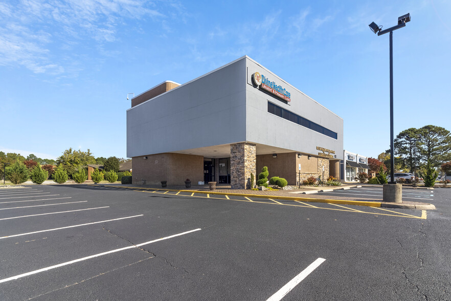 2100 Executive Dr, Hampton, VA for lease - Building Photo - Image 1 of 19