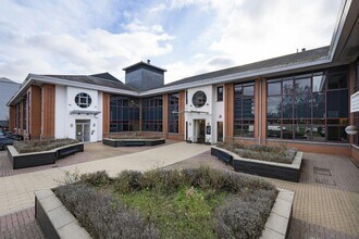Elstree Way, Borehamwood for lease Building Photo- Image 2 of 9