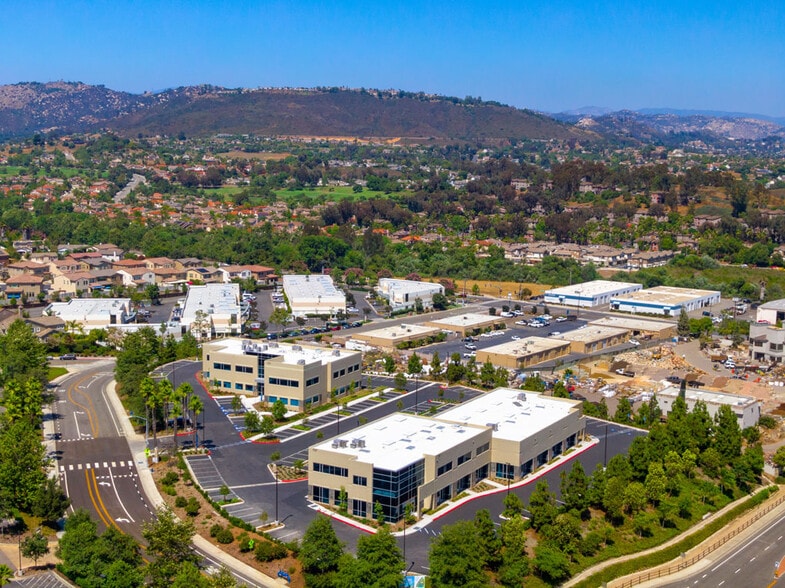 737, 747, 777 Windy Point Drive portfolio of 2 properties for sale on LoopNet.com - Building Photo - Image 3 of 5