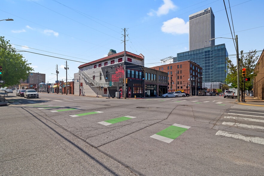 332 E 1st St, Tulsa, OK for lease - Building Photo - Image 2 of 28