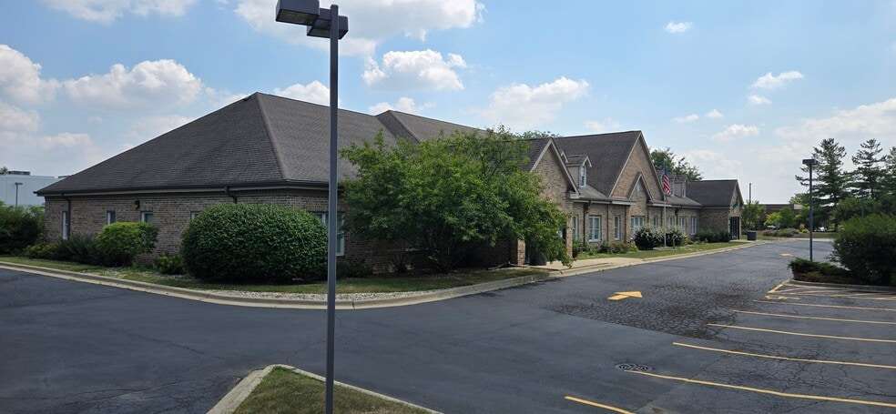 3939 N Wilke Rd, Arlington Heights, IL for lease - Building Photo - Image 2 of 19