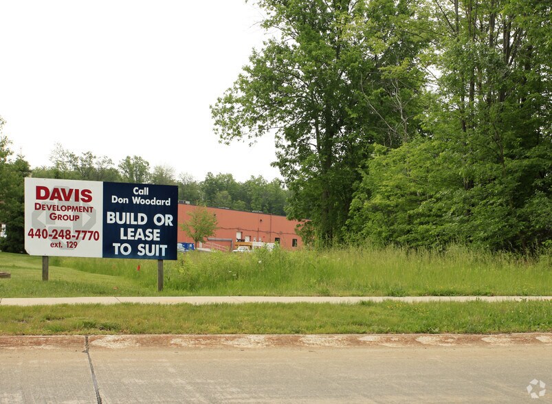 Davis Industrial Pky, Solon, OH for lease - Primary Photo - Image 1 of 4