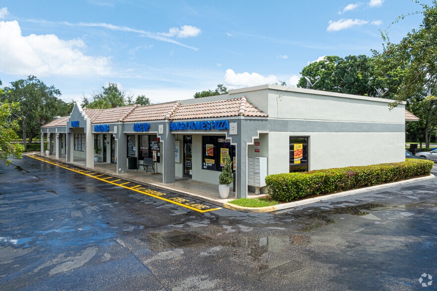 16602 Saddle Club Rd, Weston, FL for lease - Building Photo - Image 2 of 11