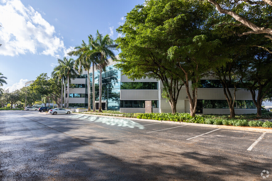 5775 Blue Lagoon Dr, Miami, FL for lease - Building Photo - Image 2 of 29