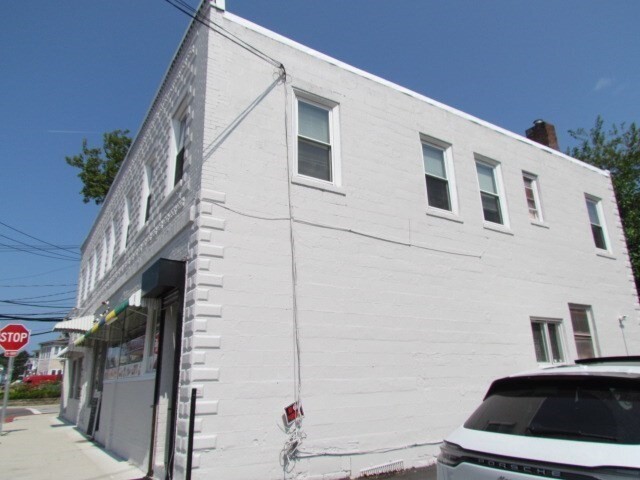 109 Nichols Ave, Watertown, MA for sale - Building Photo - Image 3 of 4