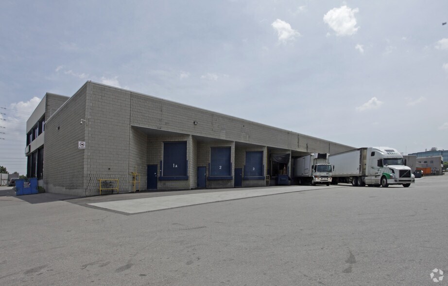 7025 Tomken Rd, Mississauga, ON for lease - Building Photo - Image 2 of 4