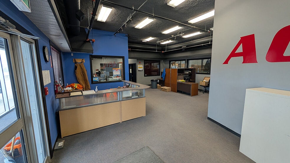 91 Lowson Cres, Winnipeg, MB for lease - Building Photo - Image 2 of 7