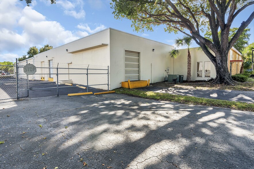 1350 W McNab Rd, Fort Lauderdale, FL 33309