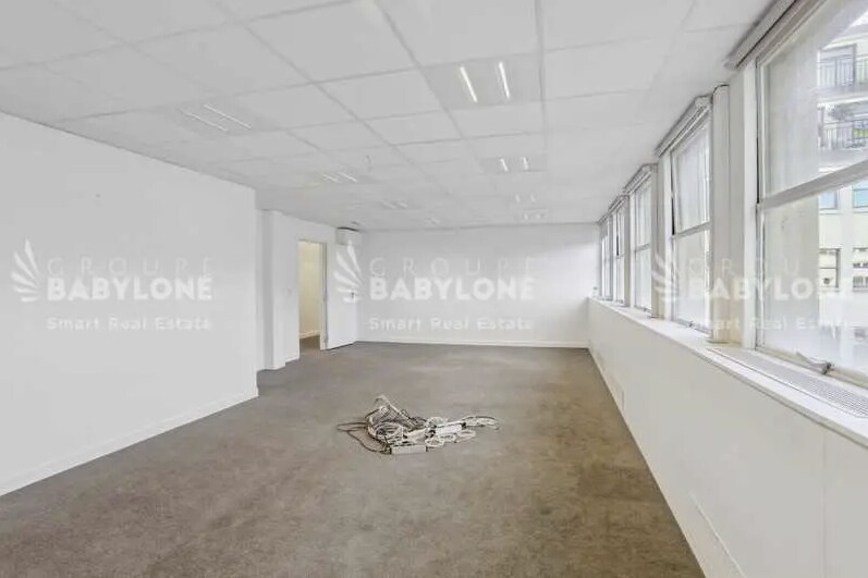Office in Paris for lease Interior Photo- Image 1 of 6