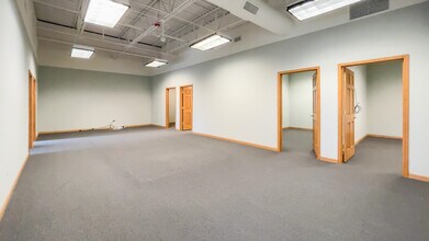 255 38th Ave, St Charles, IL for lease Interior Photo- Image 2 of 6