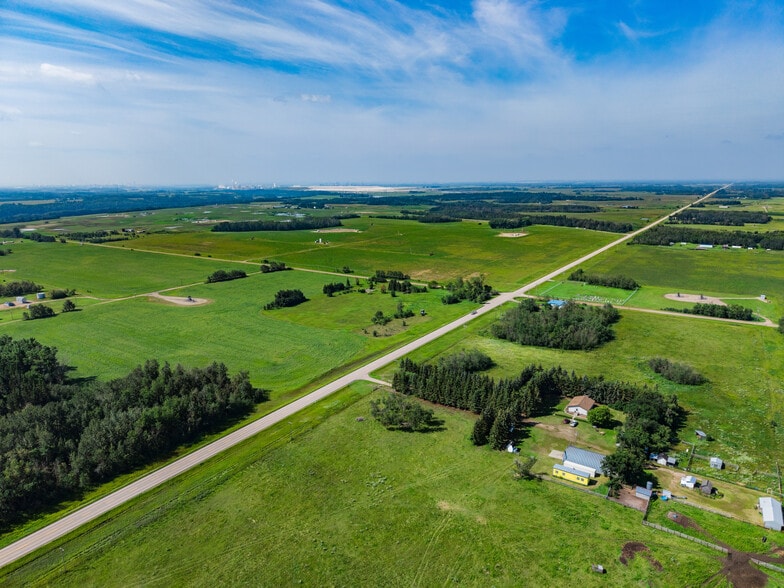 56529 Range Rd 212, Rural Sturgeon County, AB for sale - Building Photo - Image 2 of 10