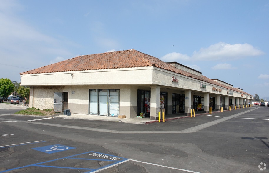2151-2195 E Channel Islands Blvd, Oxnard, CA for lease - Building Photo - Image 3 of 5