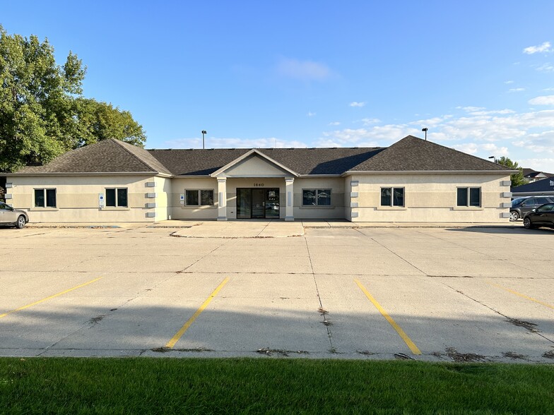 1640 E Capitol Ave, Bismarck, ND for sale - Building Photo - Image 1 of 1