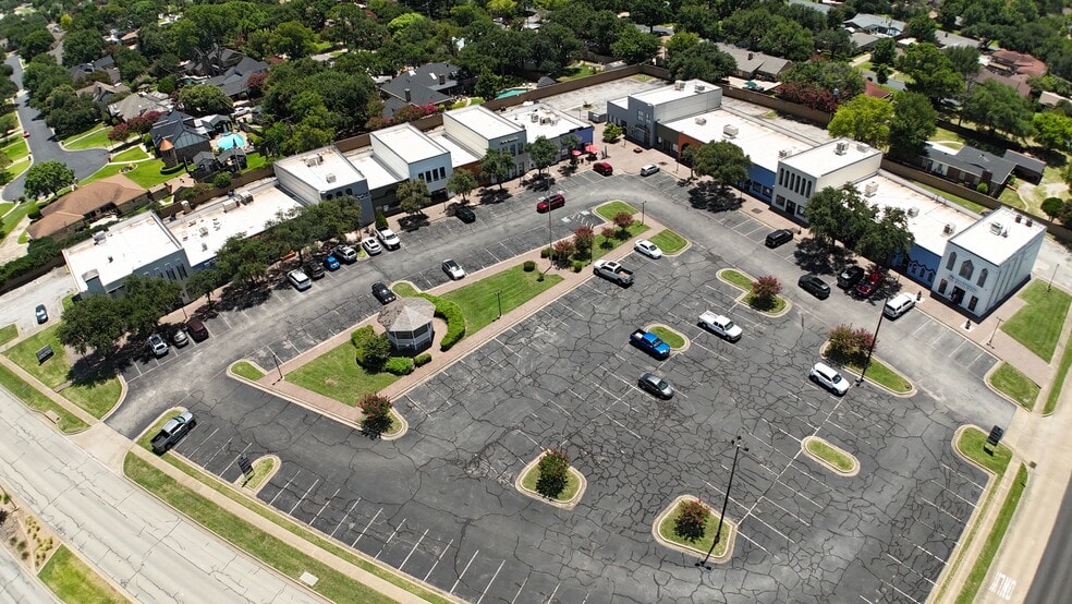 455-499 W Harwood Rd, Hurst, TX for lease - Building Photo - Image 3 of 12