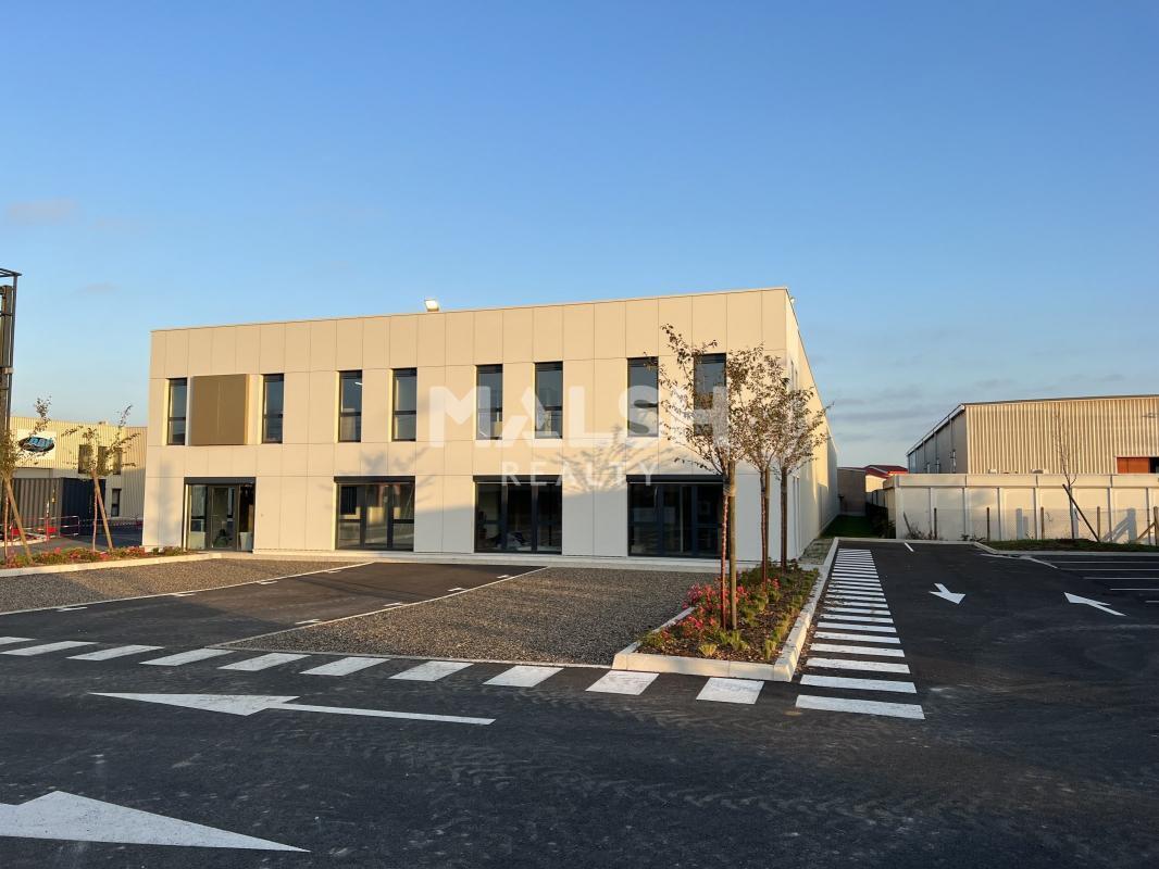 Flex in Décines-Charpieu for lease Building Photo- Image 1 of 10