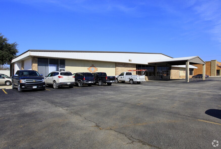 1240 W Oaklawn Rd, Pleasanton, TX for sale - Primary Photo - Image 1 of 1