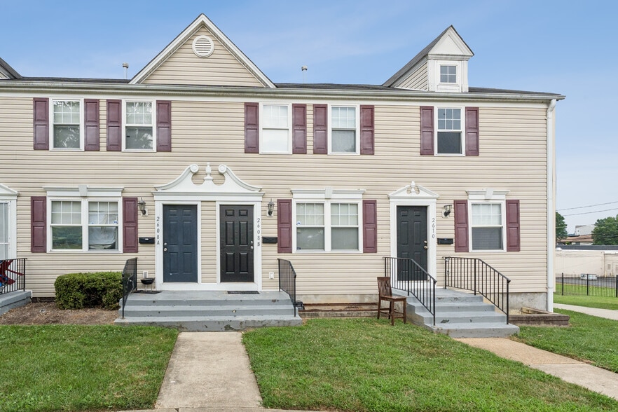 15 Unit Portfolio Sale - Condo/Townhomes portfolio of 15 properties for sale on LoopNet.com - Building Photo - Image 2 of 17