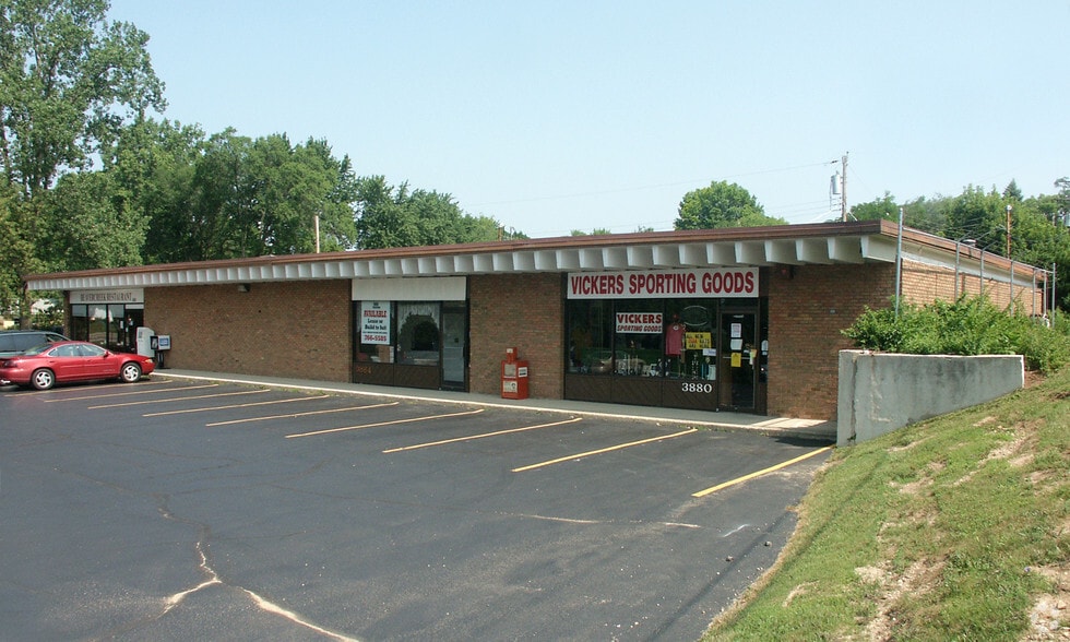 3880-3888 Dayton-Xenia Rd, Dayton, OH for lease - Building Photo - Image 2 of 8
