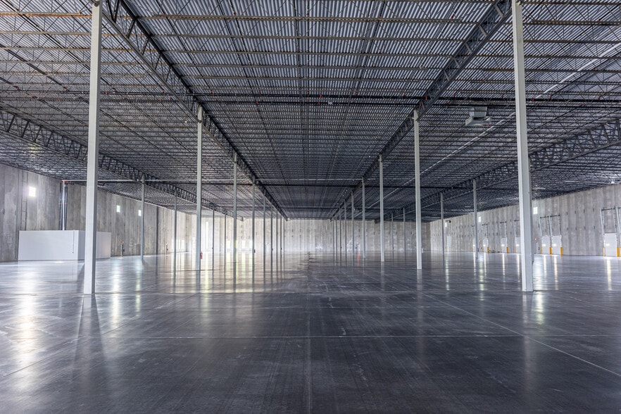 744 Excel Dr, Hunker, PA for lease - Interior Photo - Image 3 of 11