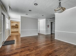 525 Tower Dr, Moore, OK for lease Interior Photo- Image 1 of 3