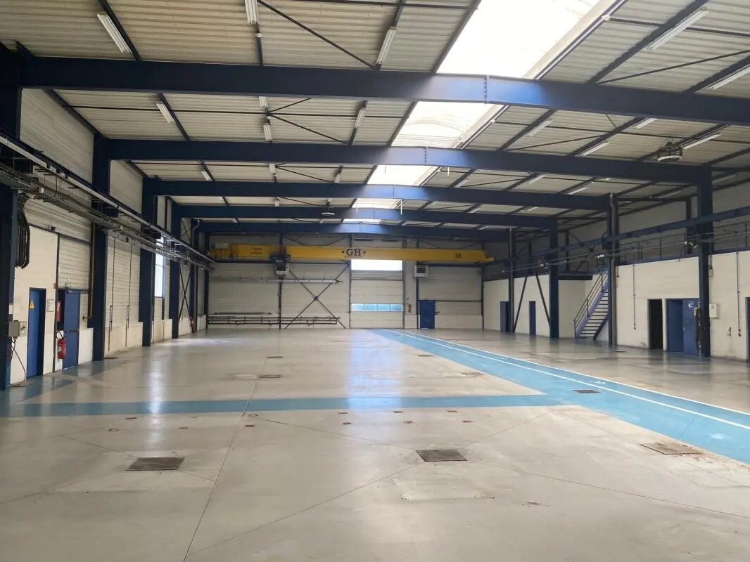 Flex in Le Plessis-Bouchard for lease Building Photo- Image 1 of 6