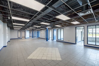 2000 Rue Halpern, Montréal, QC for lease Interior Photo- Image 2 of 11