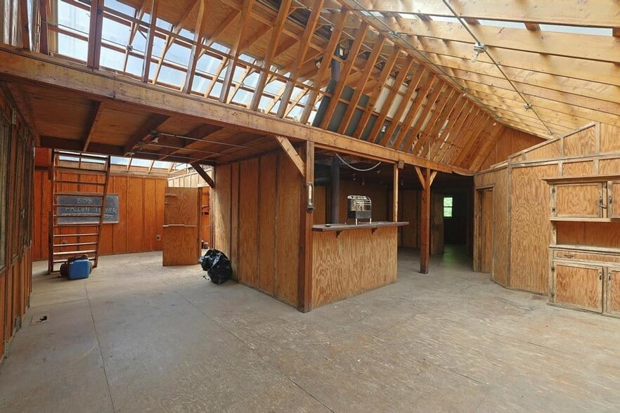 503 Fallen Timber Rd, Smithfield, WV for sale - Interior Photo - Image 2 of 5