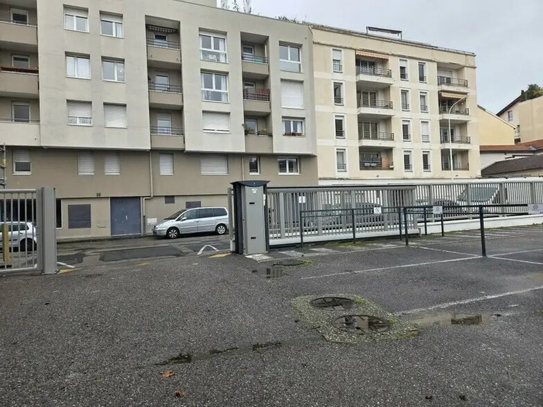 Office in Lyon for sale - Building Photo - Image 2 of 5