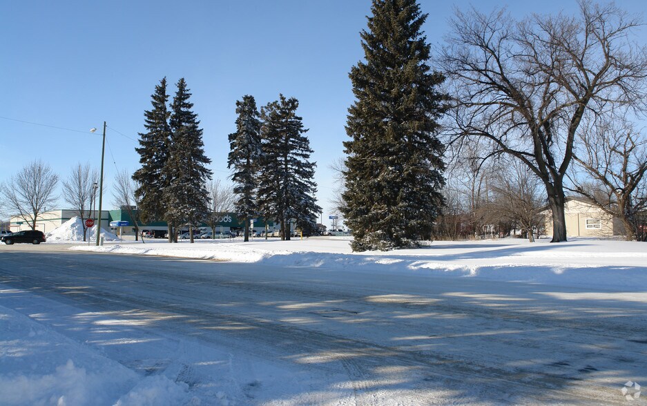 11th St S & 4th Ave S, Wahpeton, ND 58075