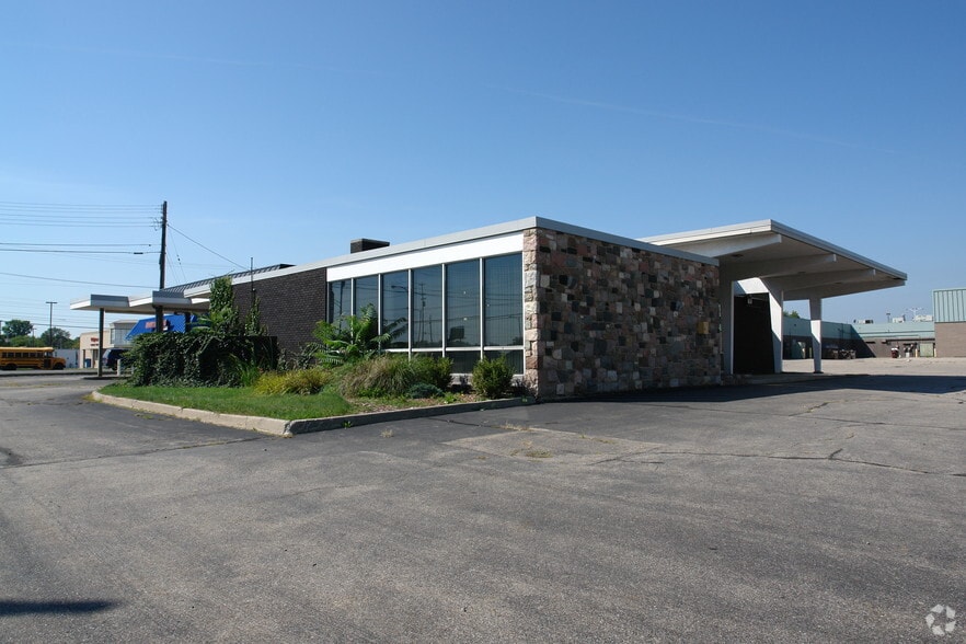 3316 S Martin Luther King Jr Blvd, Lansing, MI for lease - Primary Photo - Image 1 of 4