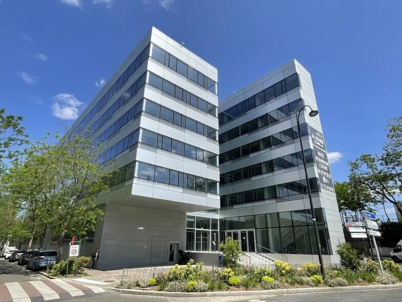 1 Place Renault, Rueil-Malmaison for lease - Building Photo - Image 1 of 14