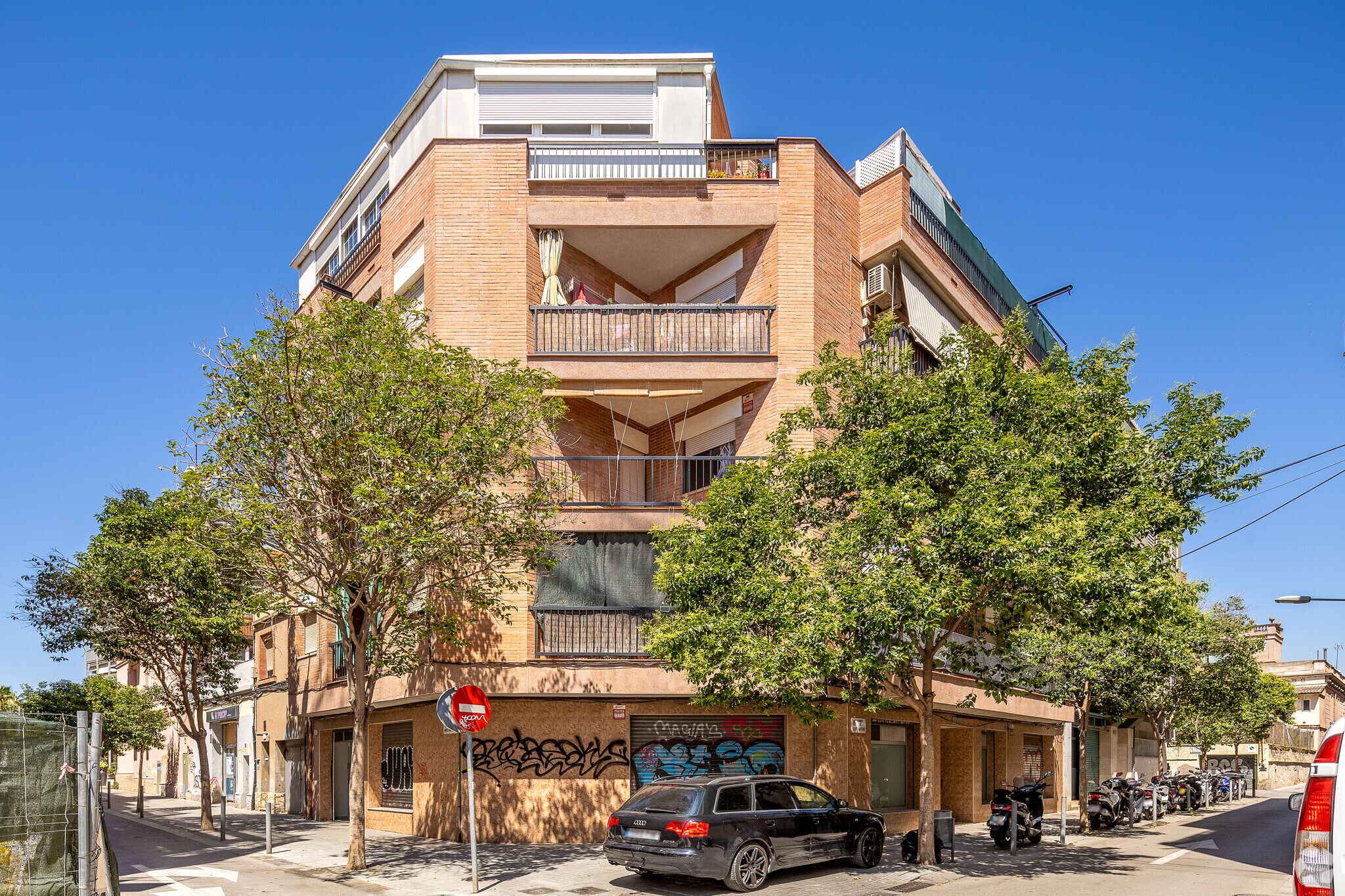 Carrer de Sant Antoni, 10-12, L'Hospitalet de Llobregat, Barcelona for sale Primary Photo- Image 1 of 1