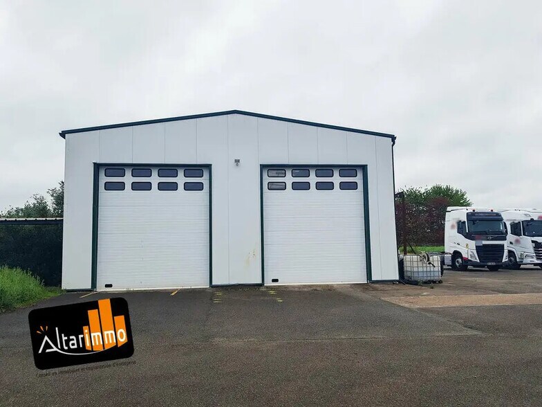 Flex in Cloyes-les-Trois-Rivières for sale - Building Photo - Image 2 of 4