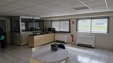 4 Route Du Dôme, Chaponost for lease Interior Photo- Image 2 of 3