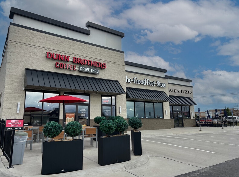 1140 Blairs Ferry Rd NE, Cedar Rapids, IA for sale - Building Photo - Image 1 of 7