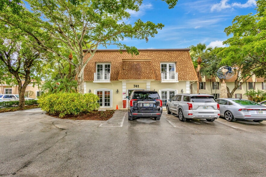 745 Us Highway 1, North Palm Beach, FL for lease - Building Photo - Image 2 of 8