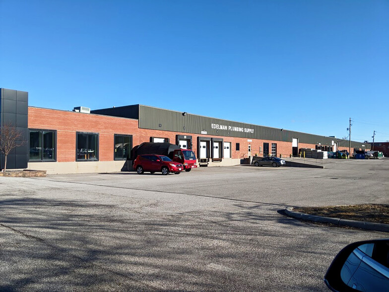 26201 Richmond Rd, Bedford Heights, OH for lease - Primary Photo - Image 1 of 5