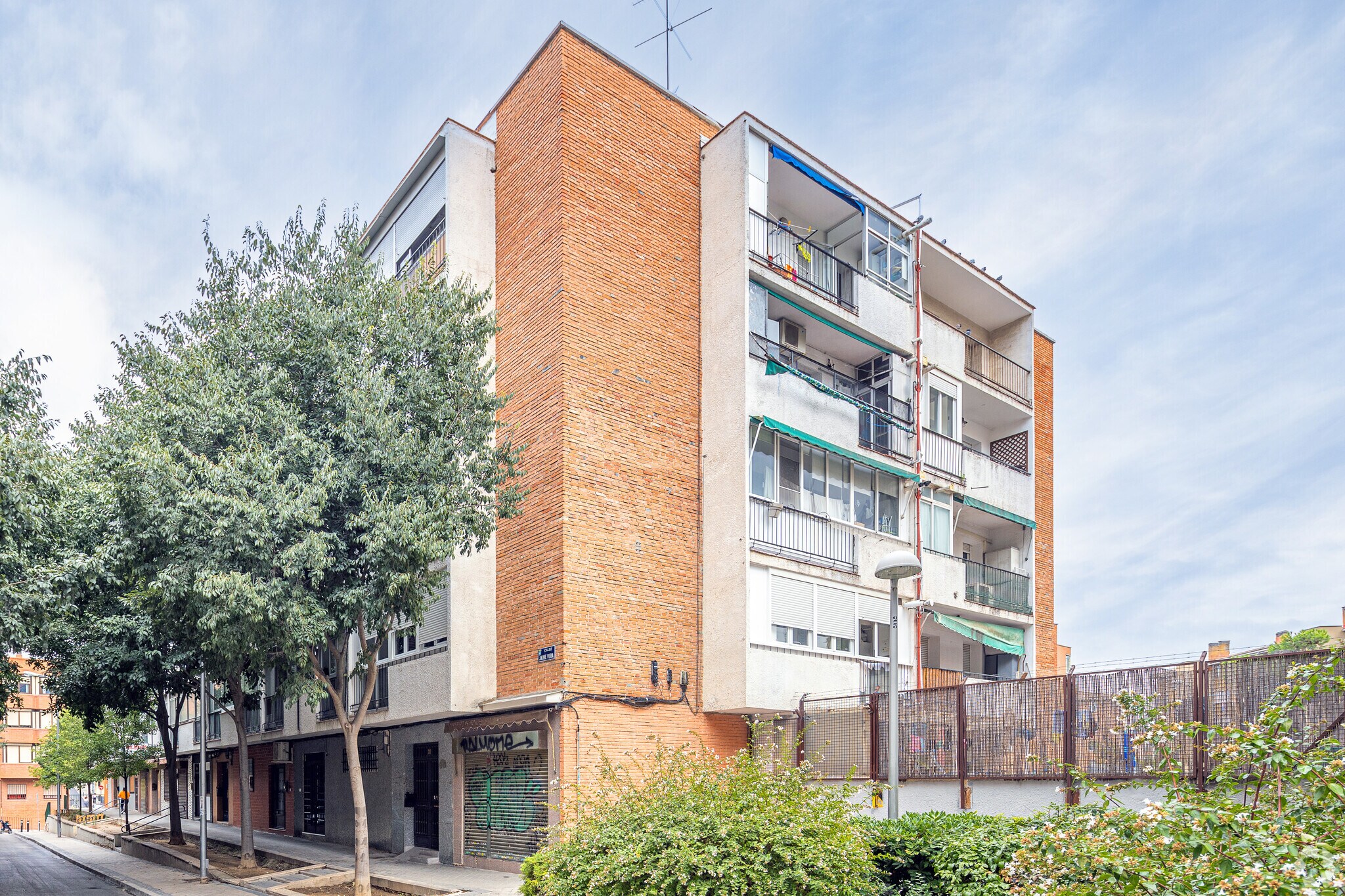 Calle Jaime Vera, 31, Madrid, Madrid for sale Primary Photo- Image 1 of 1