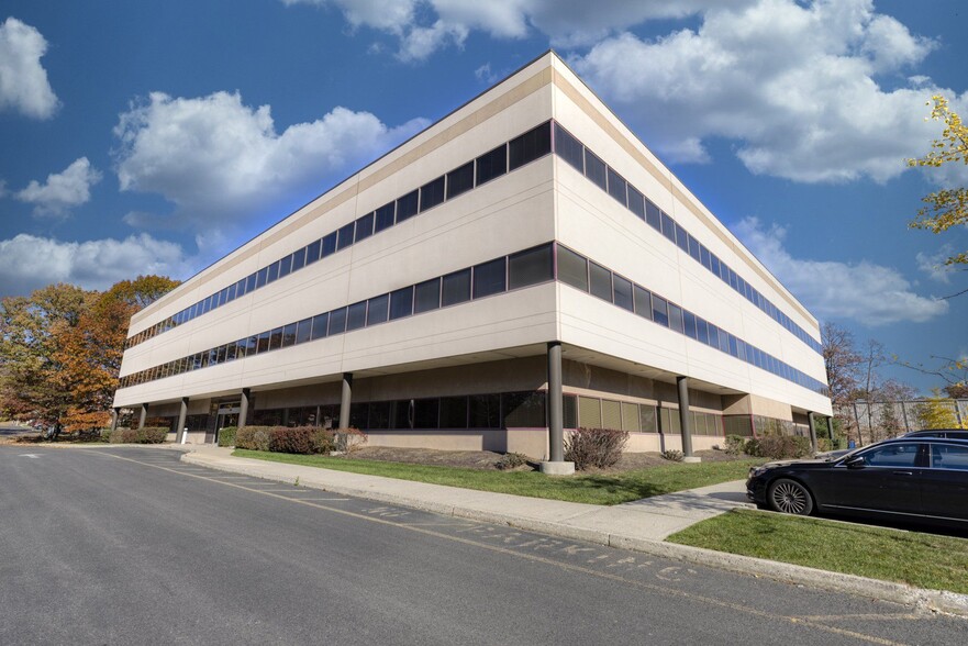 12 Christopher Way, Eatontown, NJ for lease - Building Photo - Image 1 of 9