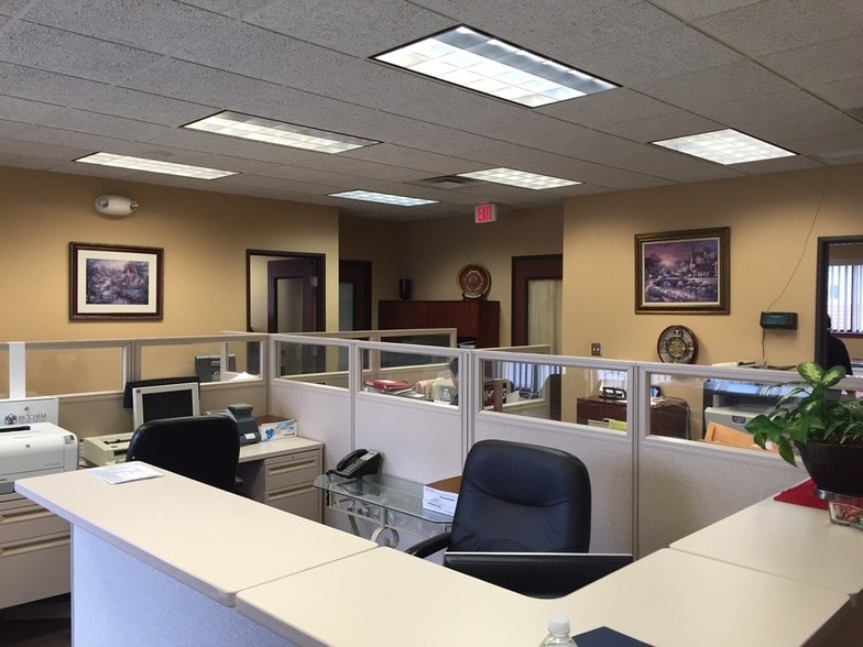 14328 Northline Rd, Southgate, MI for lease - Interior Photo - Image 3 of 10