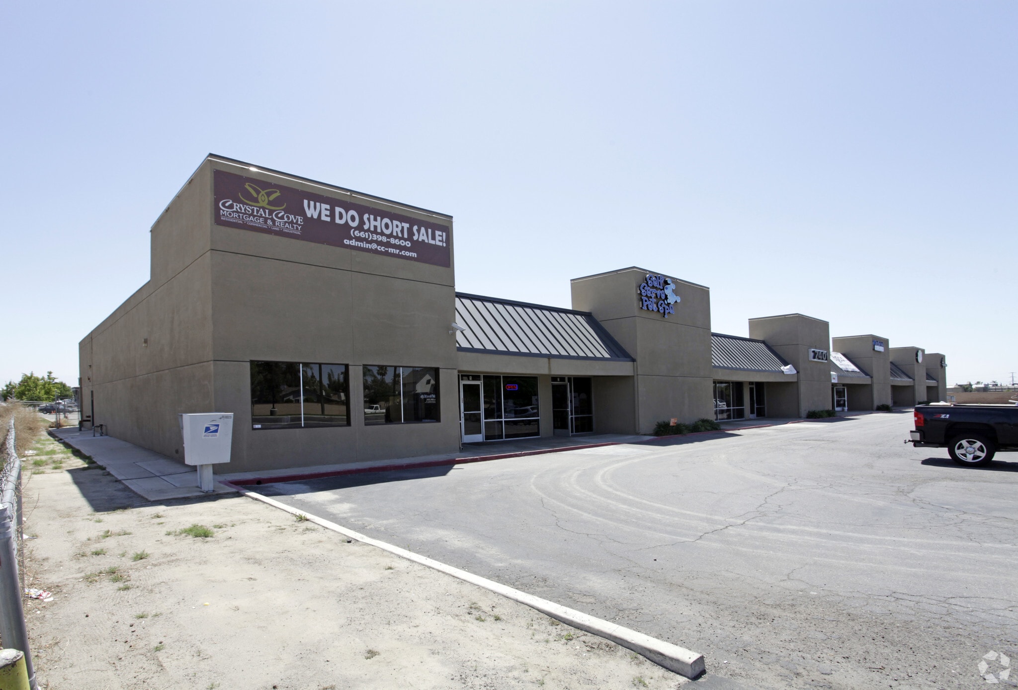 7401 White Ln, Bakersfield, CA 93309