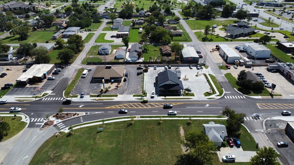 418 Main St, Jenks, OK for sale - Building Photo - Image 2 of 12