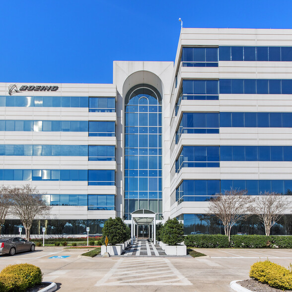 13100 Space Center Blvd, Houston, TX for lease - Building Photo - Image 1 of 7