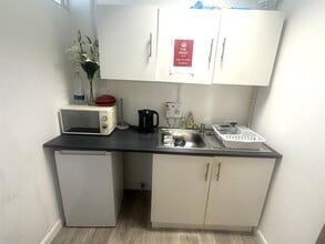 Devonshire Ave, Leeds for lease Interior Photo- Image 2 of 7