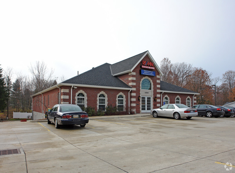 120 W Aurora Rd, Northfield, OH for lease - Primary Photo - Image 1 of 4